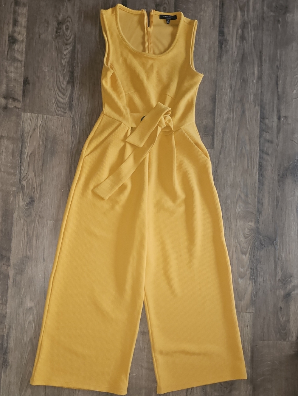 Romeo + Juliet Jumpsuit Sleeveless Mustard Tie Waist Size Small Wide Leg